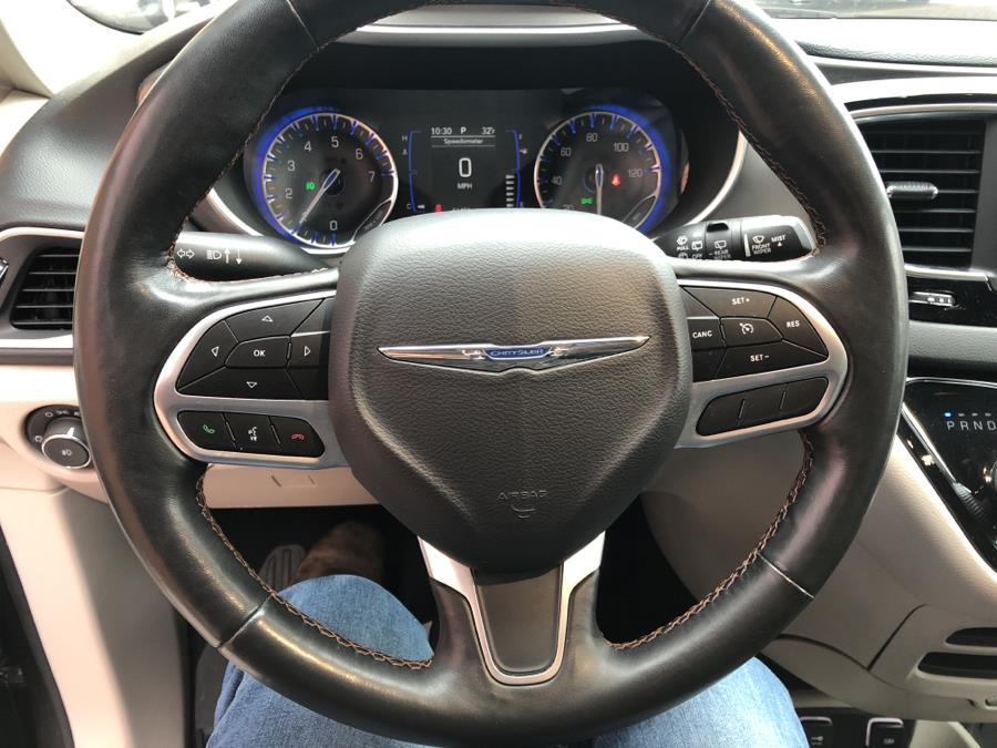 2020 Chrysler Pacifica Touring L FWD, available for sale in Waterbury, Connecticut | National Auto Brokers, Inc.. Waterbury, Connecticut 2020 Chrysler Pacifica Touring L FWD, available for sale in Waterbury, Connecticut | National Auto Brokers, Inc.. Waterbury, Connecticut