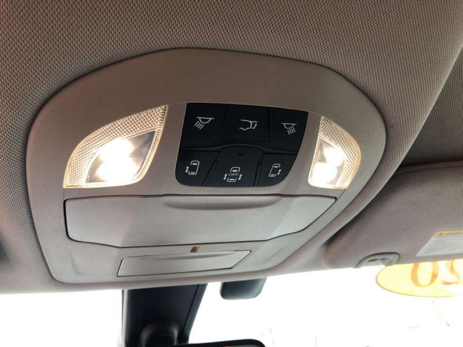 2020 Chrysler Pacifica Touring L FWD, available for sale in Waterbury, Connecticut | National Auto Brokers, Inc.. Waterbury, Connecticut 2020 Chrysler Pacifica Touring L FWD, available for sale in Waterbury, Connecticut | National Auto Brokers, Inc.. Waterbury, Connecticut
