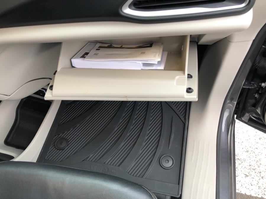 2020 Chrysler Pacifica Touring L FWD, available for sale in Waterbury, Connecticut | National Auto Brokers, Inc.. Waterbury, Connecticut 2020 Chrysler Pacifica Touring L FWD, available for sale in Waterbury, Connecticut | National Auto Brokers, Inc.. Waterbury, Connecticut