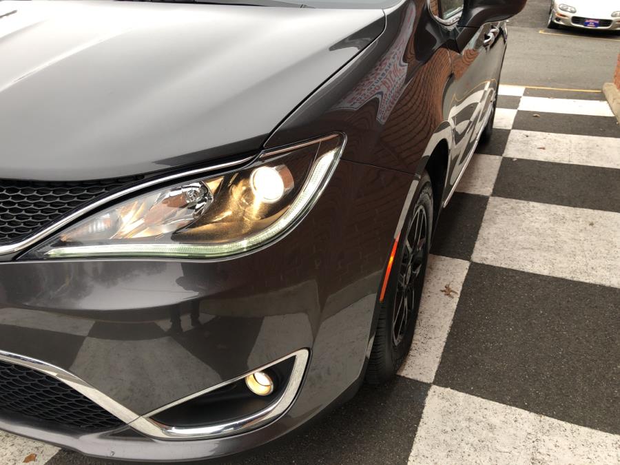 2020 Chrysler Pacifica Touring L FWD, available for sale in Waterbury, Connecticut | National Auto Brokers, Inc.. Waterbury, Connecticut 2020 Chrysler Pacifica Touring L FWD, available for sale in Waterbury, Connecticut | National Auto Brokers, Inc.. Waterbury, Connecticut