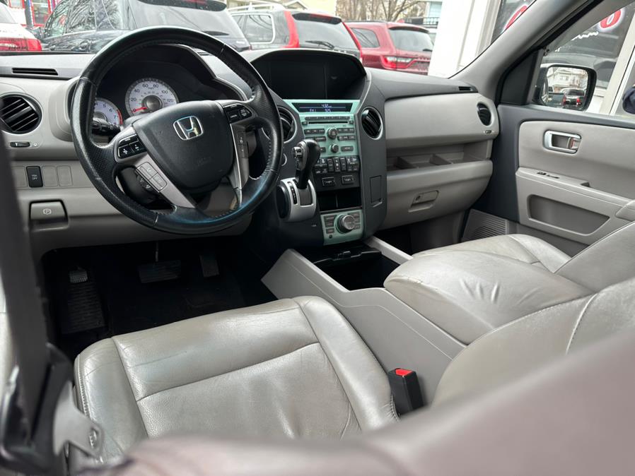 2011 Honda Pilot 4WD 4dr EX-L w/Navi, available for sale in Bridgeport, Connecticut | CT Auto. Bridgeport, Connecticut 2011 Honda Pilot 4WD 4dr EX-L w/Navi, available for sale in Bridgeport, Connecticut | CT Auto. Bridgeport, Connecticut