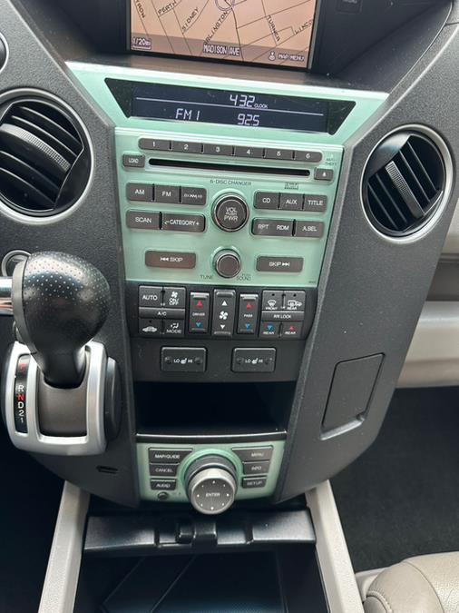 2011 Honda Pilot 4WD 4dr EX-L w/Navi, available for sale in Bridgeport, Connecticut | CT Auto. Bridgeport, Connecticut 2011 Honda Pilot 4WD 4dr EX-L w/Navi, available for sale in Bridgeport, Connecticut | CT Auto. Bridgeport, Connecticut