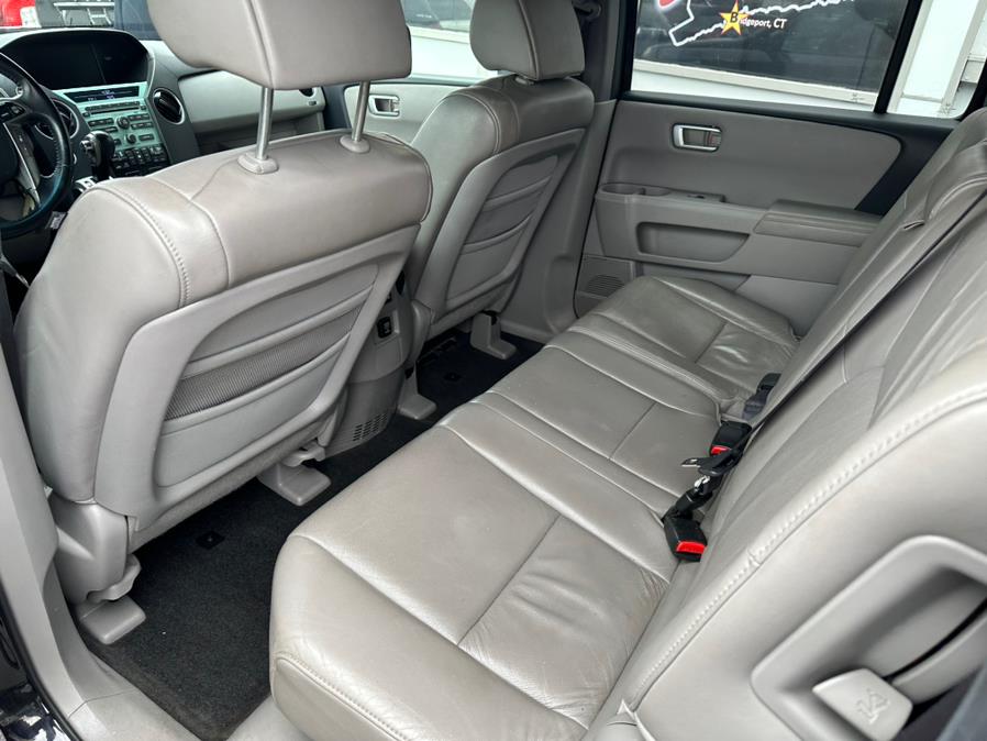 2011 Honda Pilot 4WD 4dr EX-L w/Navi, available for sale in Bridgeport, Connecticut | CT Auto. Bridgeport, Connecticut 2011 Honda Pilot 4WD 4dr EX-L w/Navi, available for sale in Bridgeport, Connecticut | CT Auto. Bridgeport, Connecticut