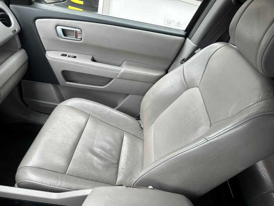 2011 Honda Pilot 4WD 4dr EX-L w/Navi, available for sale in Bridgeport, Connecticut | CT Auto. Bridgeport, Connecticut 2011 Honda Pilot 4WD 4dr EX-L w/Navi, available for sale in Bridgeport, Connecticut | CT Auto. Bridgeport, Connecticut
