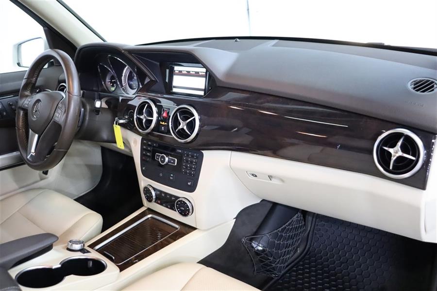 2014 Mercedes-benz Glk 350 4MATIC, available for sale in Paterson, New Jersey | Fast Track Motors. Paterson, New Jersey 2014 Mercedes-benz Glk 350 4MATIC, available for sale in Paterson, New Jersey | Fast Track Motors. Paterson, New Jersey