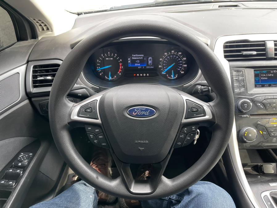 2013 Ford Fusion 4dr Sdn SE FWD, available for sale in Copiague, New York | Great Deal Motors. Copiague, New York