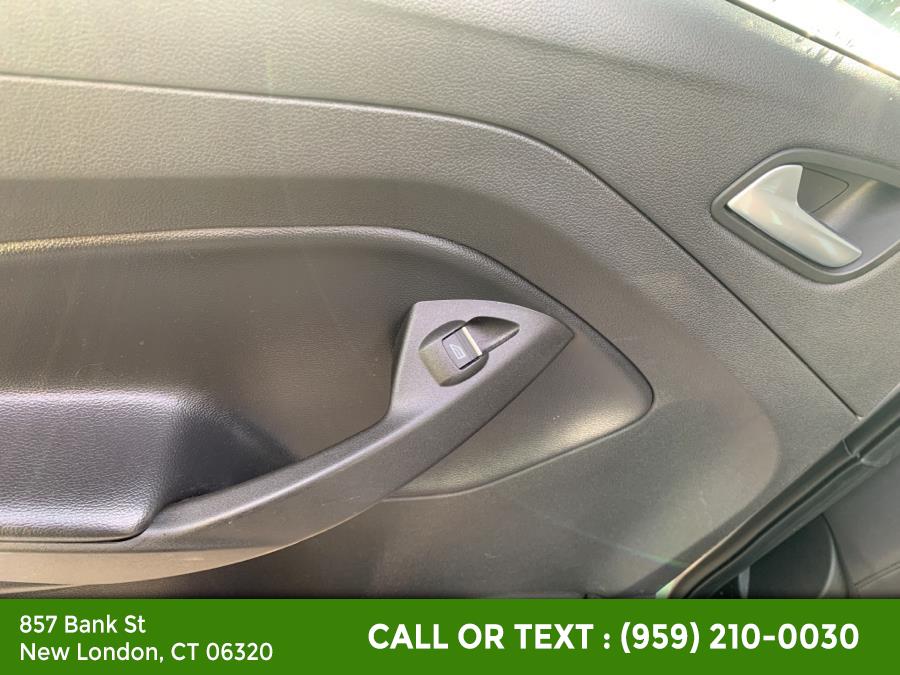 2019 Ford Escape SE FWD, available for sale in New London, Connecticut | McAvoy Inc dba Town Hill Auto. New London, Connecticut 2019 Ford Escape SE FWD, available for sale in New London, Connecticut | McAvoy Inc dba Town Hill Auto. New London, Connecticut
