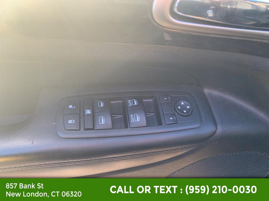 2012 Jeep Grand Cherokee 4WD 4dr Laredo, available for sale in New London, Connecticut | McAvoy Inc dba Town Hill Auto. New London, Connecticut 2012 Jeep Grand Cherokee 4WD 4dr Laredo, available for sale in New London, Connecticut | McAvoy Inc dba Town Hill Auto. New London, Connecticut