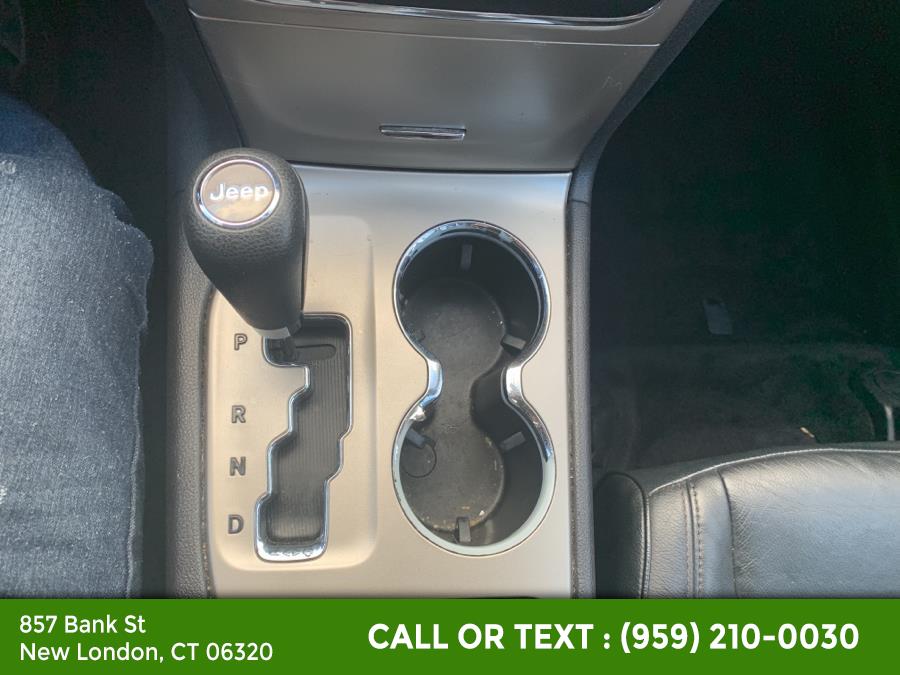 2012 Jeep Grand Cherokee 4WD 4dr Laredo, available for sale in New London, Connecticut | McAvoy Inc dba Town Hill Auto. New London, Connecticut 2012 Jeep Grand Cherokee 4WD 4dr Laredo, available for sale in New London, Connecticut | McAvoy Inc dba Town Hill Auto. New London, Connecticut