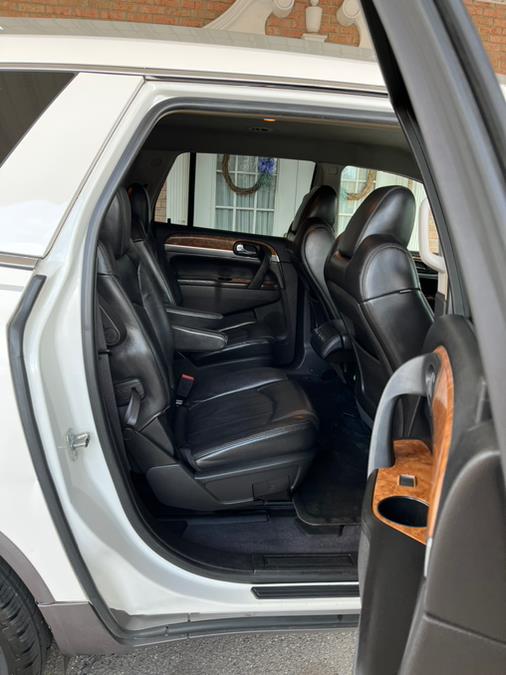 2010 Buick Enclave FWD 4dr CXL w/1XL, available for sale in New Britain, Connecticut | Supreme Automotive. New Britain, Connecticut 2010 Buick Enclave FWD 4dr CXL w/1XL, available for sale in New Britain, Connecticut | Supreme Automotive. New Britain, Connecticut