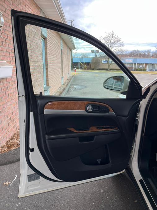 2010 Buick Enclave FWD 4dr CXL w/1XL, available for sale in New Britain, Connecticut | Supreme Automotive. New Britain, Connecticut 2010 Buick Enclave FWD 4dr CXL w/1XL, available for sale in New Britain, Connecticut | Supreme Automotive. New Britain, Connecticut