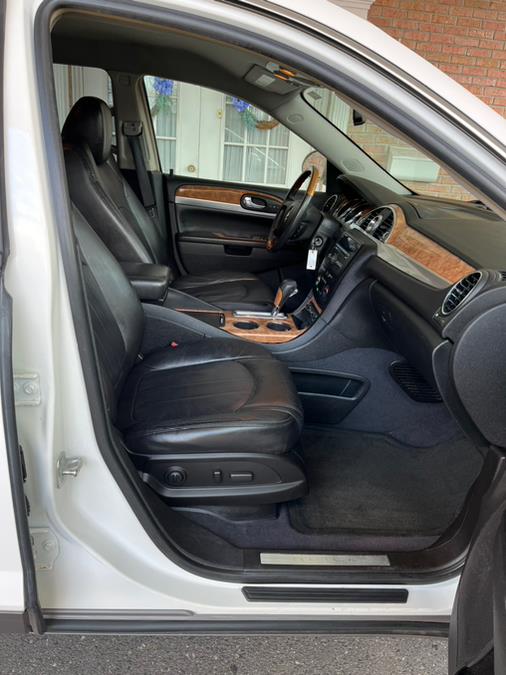 2010 Buick Enclave FWD 4dr CXL w/1XL, available for sale in New Britain, Connecticut | Supreme Automotive. New Britain, Connecticut 2010 Buick Enclave FWD 4dr CXL w/1XL, available for sale in New Britain, Connecticut | Supreme Automotive. New Britain, Connecticut
