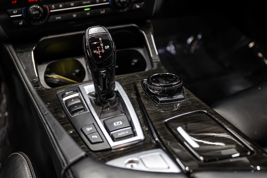 2016 BMW 5 Series 4dr Sdn 535i xDrive AWD, available for sale in ELMONT, New York | 26 Motors Long Island. ELMONT, New York 2016 BMW 5 Series 4dr Sdn 535i xDrive AWD, available for sale in ELMONT, New York | 26 Motors Long Island. ELMONT, New York