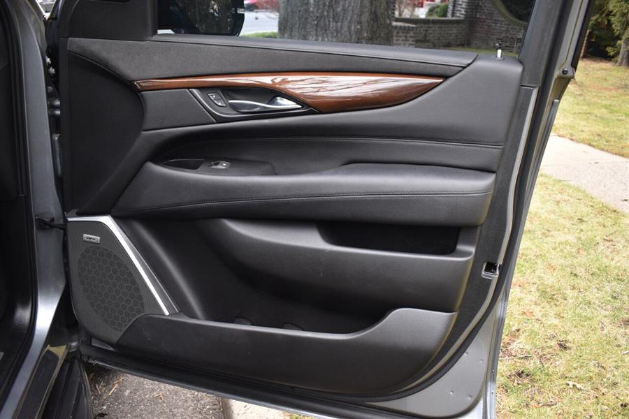 2020 Cadillac Escalade Luxury 4x4 4dr SUV, available for sale in Great Neck, New York | Camy Cars. Great Neck, New York 2020 Cadillac Escalade Luxury 4x4 4dr SUV, available for sale in Great Neck, New York | Camy Cars. Great Neck, New York