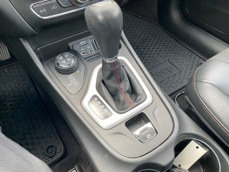 2016 Jeep Cherokee 4WD 4dr Trailhawk, available for sale in West Springfield, Massachusetts | Union Street Auto Sales. West Springfield, Massachusetts 2016 Jeep Cherokee 4WD 4dr Trailhawk, available for sale in West Springfield, Massachusetts | Union Street Auto Sales. West Springfield, Massachusetts