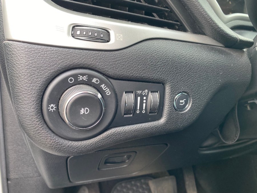 2016 Jeep Cherokee 4WD 4dr Trailhawk, available for sale in West Springfield, Massachusetts | Union Street Auto Sales. West Springfield, Massachusetts 2016 Jeep Cherokee 4WD 4dr Trailhawk, available for sale in West Springfield, Massachusetts | Union Street Auto Sales. West Springfield, Massachusetts