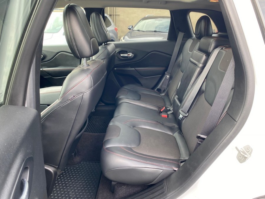 2016 Jeep Cherokee 4WD 4dr Trailhawk, available for sale in West Springfield, Massachusetts | Union Street Auto Sales. West Springfield, Massachusetts 2016 Jeep Cherokee 4WD 4dr Trailhawk, available for sale in West Springfield, Massachusetts | Union Street Auto Sales. West Springfield, Massachusetts