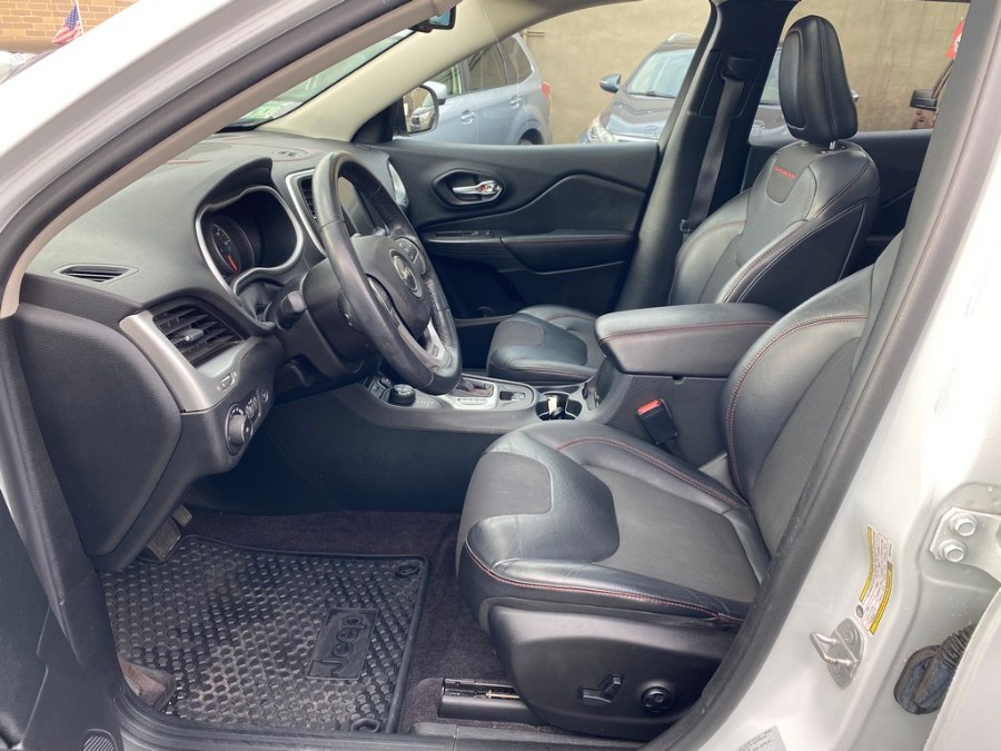 2016 Jeep Cherokee 4WD 4dr Trailhawk, available for sale in West Springfield, Massachusetts | Union Street Auto Sales. West Springfield, Massachusetts 2016 Jeep Cherokee 4WD 4dr Trailhawk, available for sale in West Springfield, Massachusetts | Union Street Auto Sales. West Springfield, Massachusetts