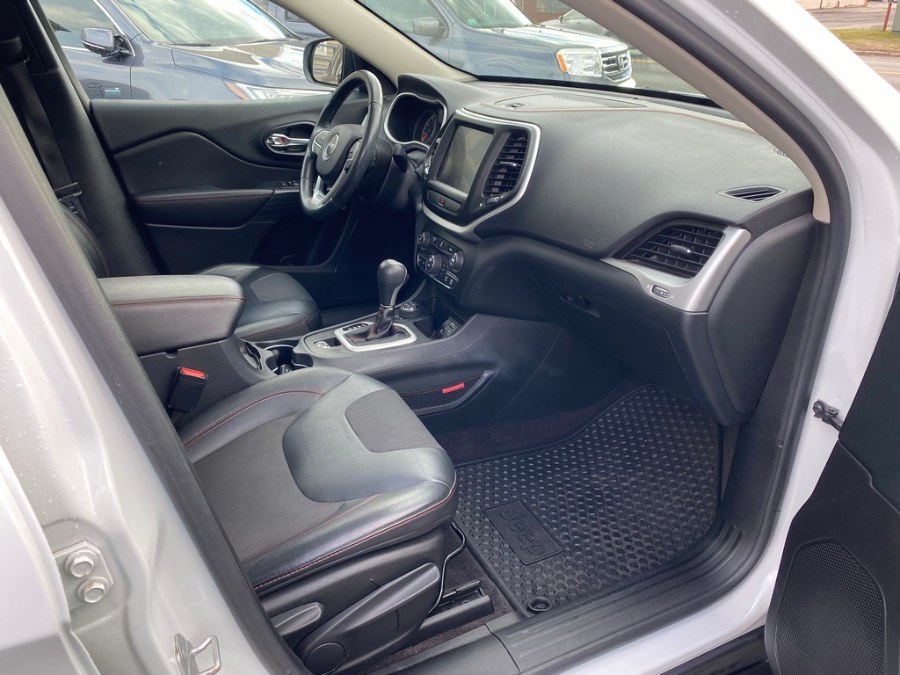2016 Jeep Cherokee 4WD 4dr Trailhawk, available for sale in West Springfield, Massachusetts | Union Street Auto Sales. West Springfield, Massachusetts 2016 Jeep Cherokee 4WD 4dr Trailhawk, available for sale in West Springfield, Massachusetts | Union Street Auto Sales. West Springfield, Massachusetts