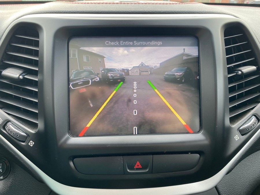 2016 Jeep Cherokee 4WD 4dr Trailhawk, available for sale in West Springfield, Massachusetts | Union Street Auto Sales. West Springfield, Massachusetts 2016 Jeep Cherokee 4WD 4dr Trailhawk, available for sale in West Springfield, Massachusetts | Union Street Auto Sales. West Springfield, Massachusetts