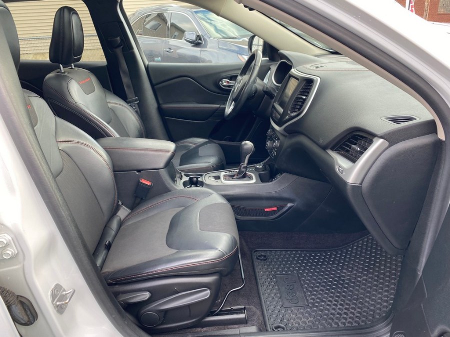 2016 Jeep Cherokee 4WD 4dr Trailhawk, available for sale in West Springfield, Massachusetts | Union Street Auto Sales. West Springfield, Massachusetts 2016 Jeep Cherokee 4WD 4dr Trailhawk, available for sale in West Springfield, Massachusetts | Union Street Auto Sales. West Springfield, Massachusetts