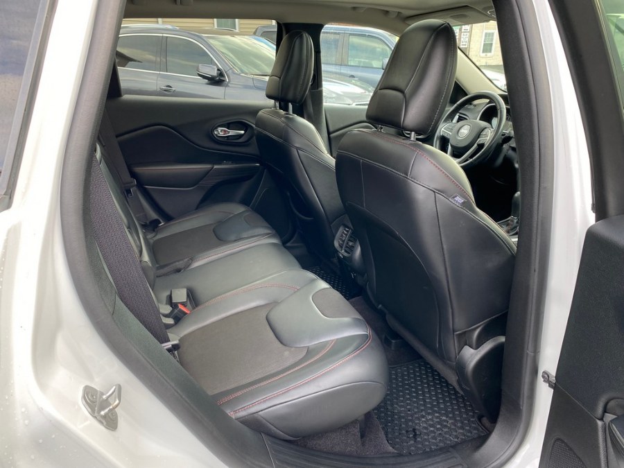 2016 Jeep Cherokee 4WD 4dr Trailhawk, available for sale in West Springfield, Massachusetts | Union Street Auto Sales. West Springfield, Massachusetts 2016 Jeep Cherokee 4WD 4dr Trailhawk, available for sale in West Springfield, Massachusetts | Union Street Auto Sales. West Springfield, Massachusetts