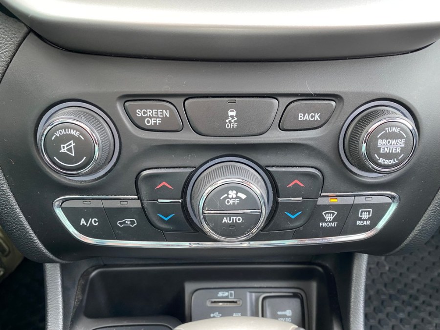 2016 Jeep Cherokee 4WD 4dr Trailhawk, available for sale in West Springfield, Massachusetts | Union Street Auto Sales. West Springfield, Massachusetts 2016 Jeep Cherokee 4WD 4dr Trailhawk, available for sale in West Springfield, Massachusetts | Union Street Auto Sales. West Springfield, Massachusetts