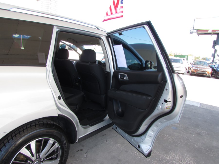 2017 Nissan Pathfinder FWD SV, available for sale in Orlando, Florida | VIP Auto Enterprise, Inc. Orlando, Florida 2017 Nissan Pathfinder FWD SV, available for sale in Orlando, Florida | VIP Auto Enterprise, Inc. Orlando, Florida