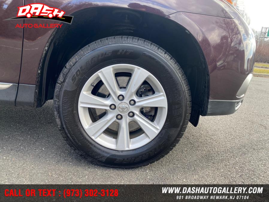 2013 Toyota Highlander 4WD 4dr V6 SE (Natl), available for sale in Newark, New Jersey | Dash Auto Gallery Inc.. Newark, New Jersey 2013 Toyota Highlander 4WD 4dr V6 SE (Natl), available for sale in Newark, New Jersey | Dash Auto Gallery Inc.. Newark, New Jersey
