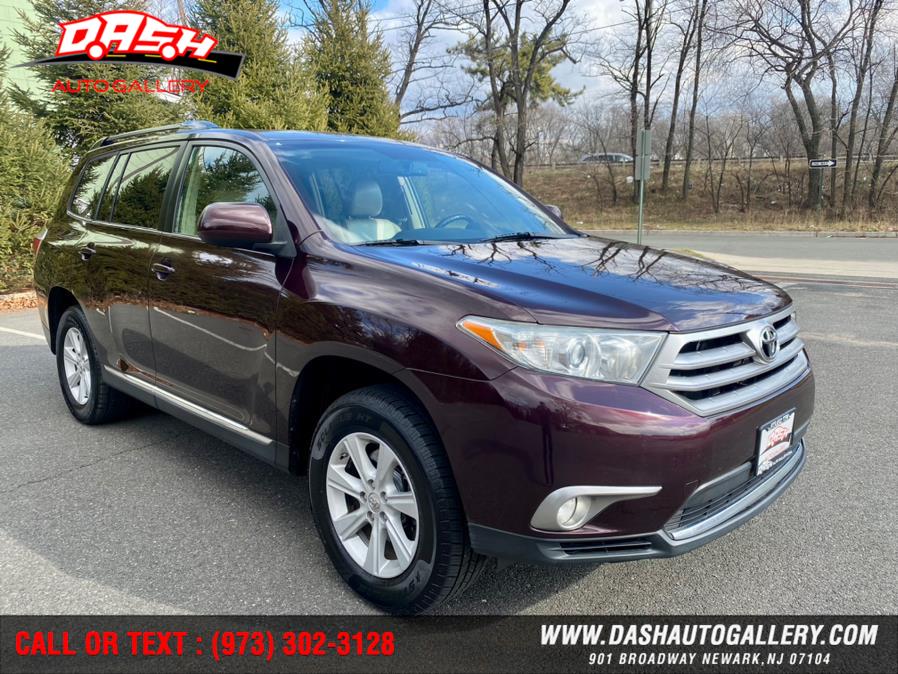 2013 Toyota Highlander 4WD 4dr V6 SE (Natl), available for sale in Newark, New Jersey | Dash Auto Gallery Inc.. Newark, New Jersey