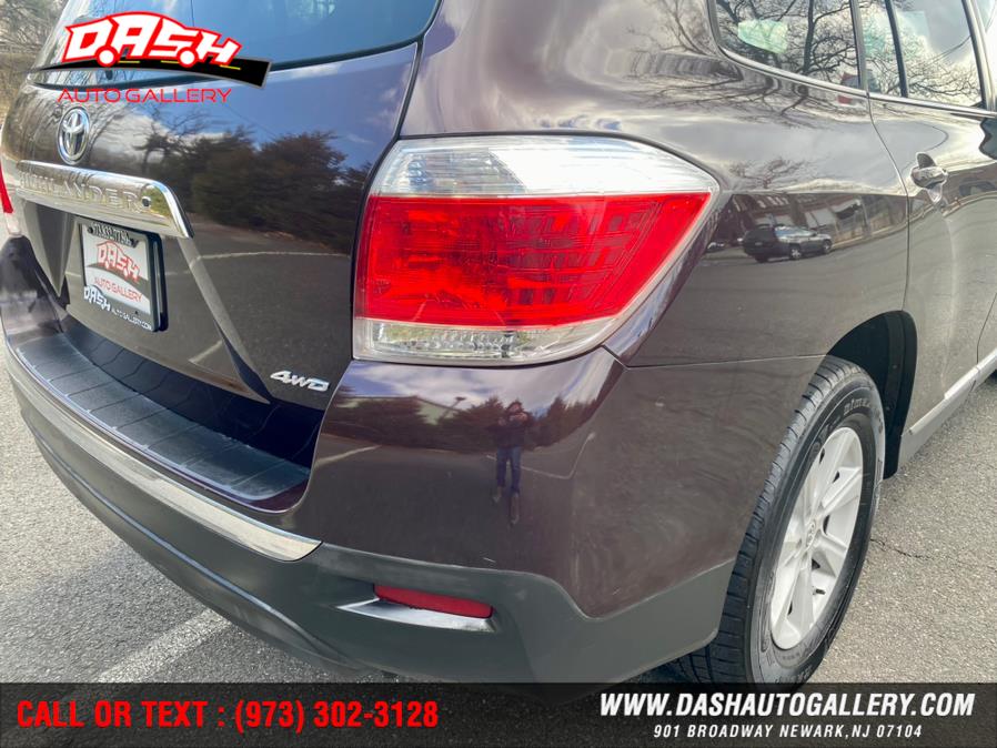 2013 Toyota Highlander 4WD 4dr V6 SE (Natl), available for sale in Newark, New Jersey | Dash Auto Gallery Inc.. Newark, New Jersey 2013 Toyota Highlander 4WD 4dr V6 SE (Natl), available for sale in Newark, New Jersey | Dash Auto Gallery Inc.. Newark, New Jersey