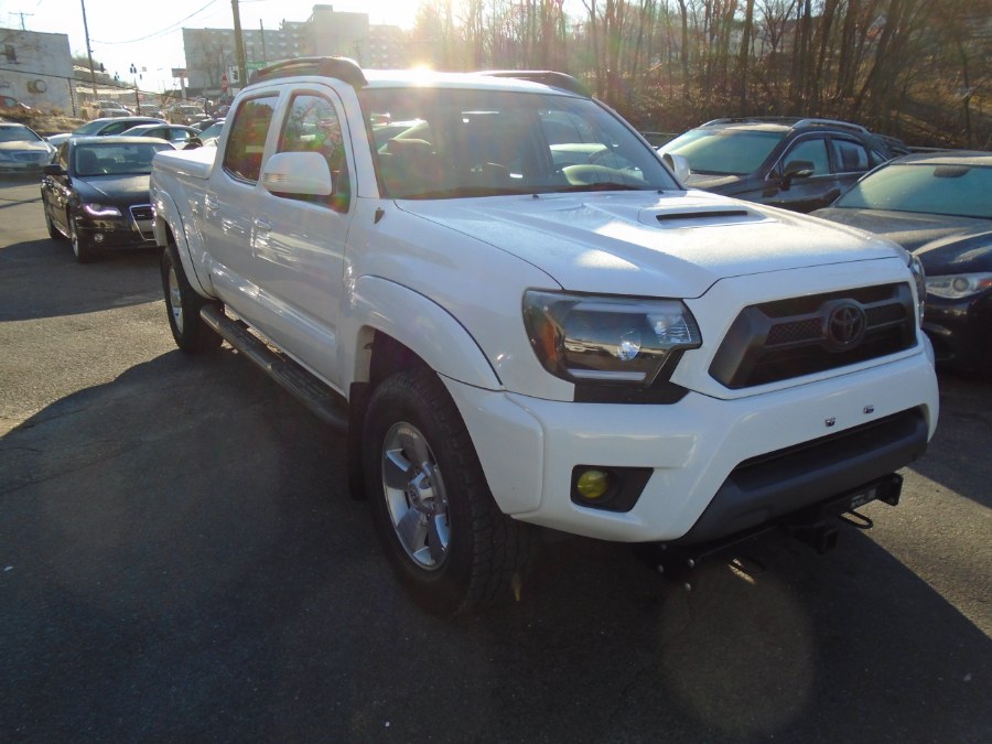 2015 Toyota Tacoma 4WD Double Cab LB V6 AT (Natl), available for sale in Waterbury, Connecticut | Jim Juliani Motors. Waterbury, Connecticut