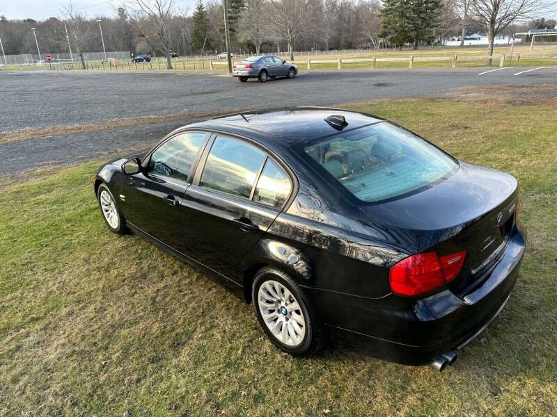 2009 BMW 3 Series 4dr Sdn 328i xDrive AWD, available for sale in Plainville, Connecticut | Choice Group LLC Choice Motor Car. Plainville, Connecticut