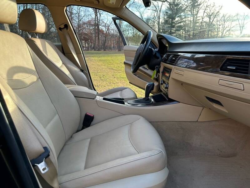 2009 BMW 3 Series 4dr Sdn 328i xDrive AWD, available for sale in Plainville, Connecticut | Choice Group LLC Choice Motor Car. Plainville, Connecticut
