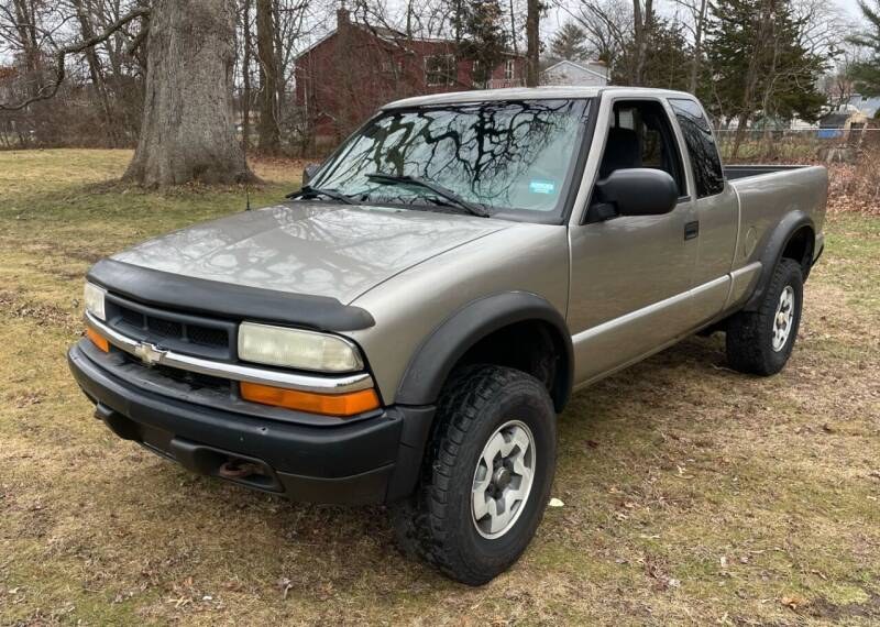2001 Chevrolet S-10 Ext Cab 123" WB 4WD LS, available for sale in Plainville, Connecticut | Choice Group LLC Choice Motor Car. Plainville, Connecticut