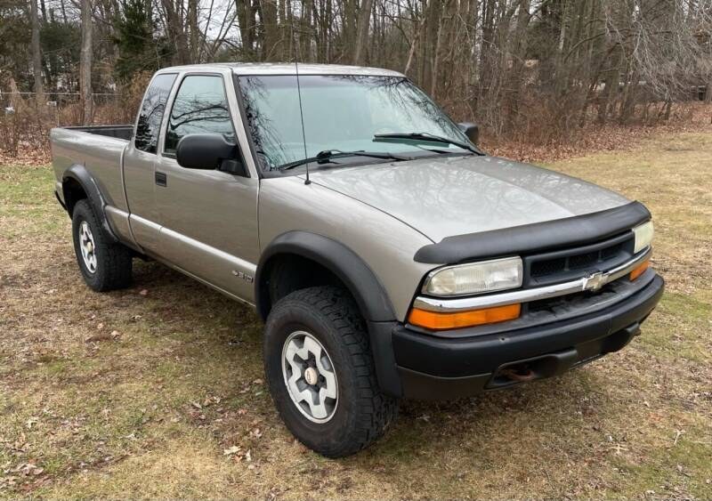 2001 Chevrolet S-10 Ext Cab 123" WB 4WD LS, available for sale in Plainville, Connecticut | Choice Group LLC Choice Motor Car. Plainville, Connecticut