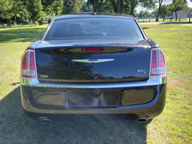 2013 Chrysler 300 4dr Sdn 300C RWD, available for sale in Plainville, Connecticut | Choice Group LLC Choice Motor Car. Plainville, Connecticut