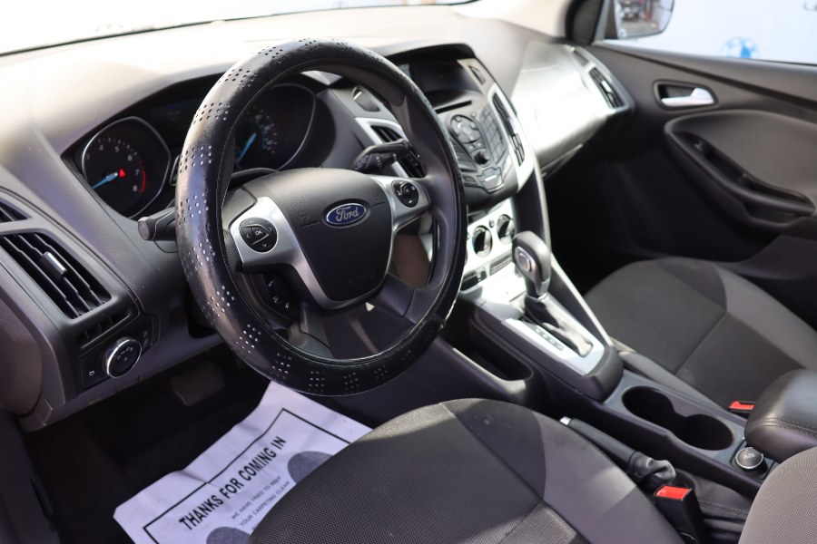 2014 Ford Focus 5dr HB SE, available for sale in Santa Ana, California | Auto Max Of Santa Ana. Santa Ana, California 2014 Ford Focus 5dr HB SE, available for sale in Santa Ana, California | Auto Max Of Santa Ana. Santa Ana, California