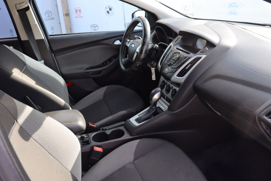 2014 Ford Focus 5dr HB SE, available for sale in Santa Ana, California | Auto Max Of Santa Ana. Santa Ana, California 2014 Ford Focus 5dr HB SE, available for sale in Santa Ana, California | Auto Max Of Santa Ana. Santa Ana, California