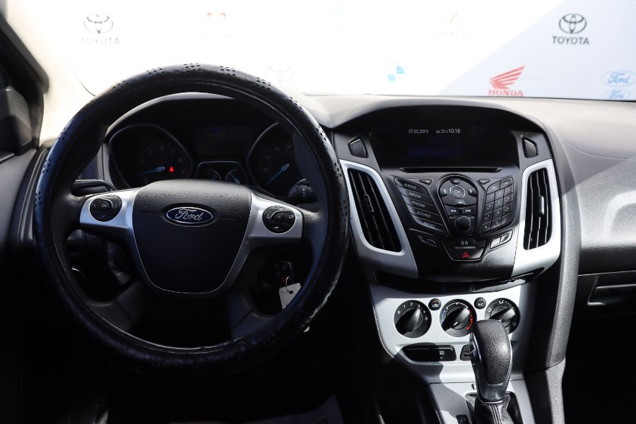 2014 Ford Focus 5dr HB SE, available for sale in Santa Ana, California | Auto Max Of Santa Ana. Santa Ana, California 2014 Ford Focus 5dr HB SE, available for sale in Santa Ana, California | Auto Max Of Santa Ana. Santa Ana, California