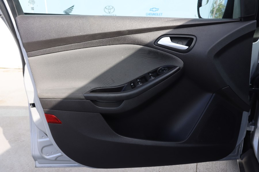 2014 Ford Focus 5dr HB SE, available for sale in Santa Ana, California | Auto Max Of Santa Ana. Santa Ana, California 2014 Ford Focus 5dr HB SE, available for sale in Santa Ana, California | Auto Max Of Santa Ana. Santa Ana, California