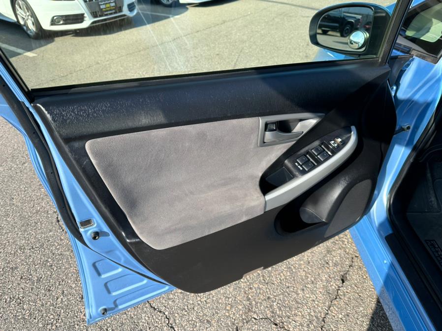 2013 Toyota Prius Plug-In 5dr HB (Natl), available for sale in South Windsor, Connecticut | Mike And Tony Auto Sales, Inc. South Windsor, Connecticut 2013 Toyota Prius Plug-In 5dr HB (Natl), available for sale in South Windsor, Connecticut | Mike And Tony Auto Sales, Inc. South Windsor, Connecticut