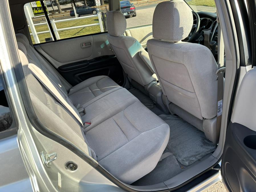 2002 Toyota Highlander 4dr V6 (Natl), available for sale in South Windsor, Connecticut | Mike And Tony Auto Sales, Inc. South Windsor, Connecticut 2002 Toyota Highlander 4dr V6 (Natl), available for sale in South Windsor, Connecticut | Mike And Tony Auto Sales, Inc. South Windsor, Connecticut