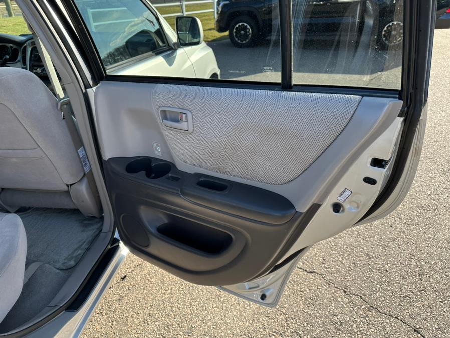 2002 Toyota Highlander 4dr V6 (Natl), available for sale in South Windsor, Connecticut | Mike And Tony Auto Sales, Inc. South Windsor, Connecticut 2002 Toyota Highlander 4dr V6 (Natl), available for sale in South Windsor, Connecticut | Mike And Tony Auto Sales, Inc. South Windsor, Connecticut