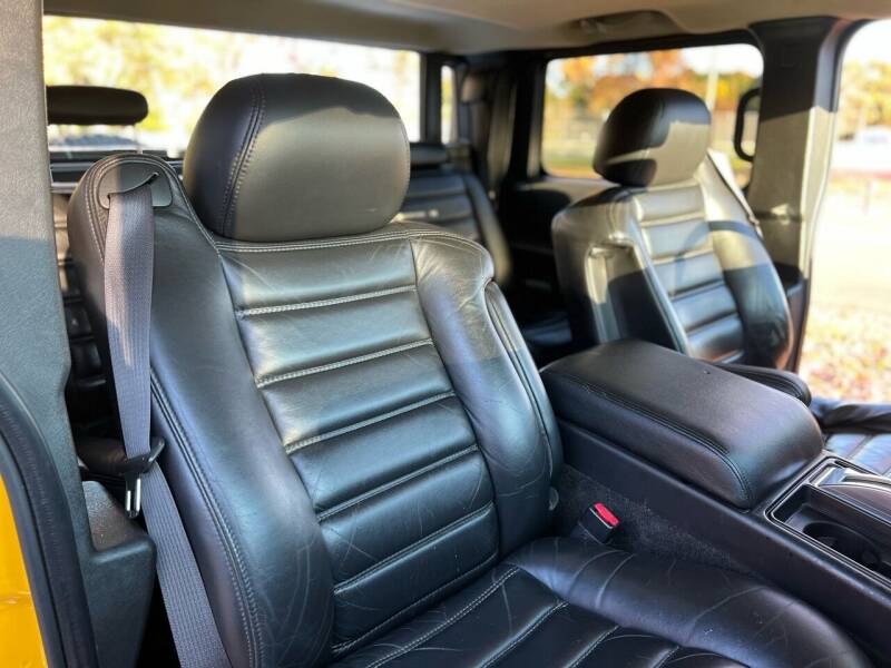 2005 HUMMER H2 4dr Wgn SUT, available for sale in Plainville, Connecticut | Choice Group LLC Choice Motor Car. Plainville, Connecticut