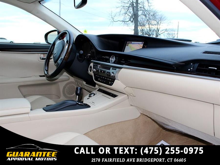 2015 Lexus Es 350 Base 4dr Sedan, available for sale in Bridgeport, Connecticut | Guarantee Approval Motors. Bridgeport, Connecticut 2015 Lexus Es 350 Base 4dr Sedan, available for sale in Bridgeport, Connecticut | Guarantee Approval Motors. Bridgeport, Connecticut