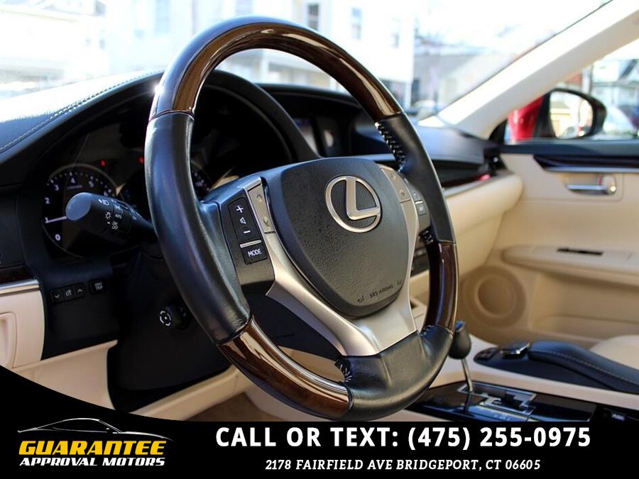 2015 Lexus Es 350 Base 4dr Sedan, available for sale in Bridgeport, Connecticut | Guarantee Approval Motors. Bridgeport, Connecticut 2015 Lexus Es 350 Base 4dr Sedan, available for sale in Bridgeport, Connecticut | Guarantee Approval Motors. Bridgeport, Connecticut
