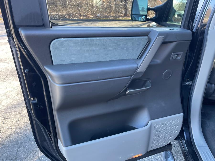 2004 Nissan Titan SE Crew Cab 4WD, available for sale in Plainville, Connecticut | Farmington Auto Park LLC. Plainville, Connecticut 2004 Nissan Titan SE Crew Cab 4WD, available for sale in Plainville, Connecticut | Farmington Auto Park LLC. Plainville, Connecticut