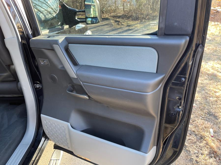 2004 Nissan Titan SE Crew Cab 4WD, available for sale in Plainville, Connecticut | Farmington Auto Park LLC. Plainville, Connecticut 2004 Nissan Titan SE Crew Cab 4WD, available for sale in Plainville, Connecticut | Farmington Auto Park LLC. Plainville, Connecticut