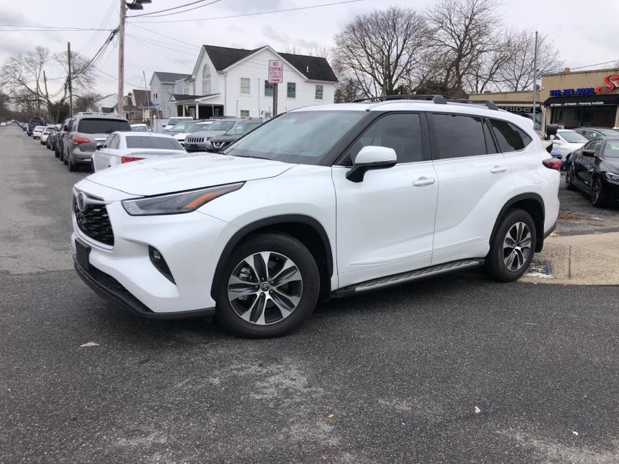 2022 Toyota Highlander Hybrid XLE FWD (Natl), available for sale in Franklin Square, New York | Signature Auto Sales. Franklin Square, New York 2022 Toyota Highlander Hybrid XLE FWD (Natl), available for sale in Franklin Square, New York | Signature Auto Sales. Franklin Square, New York
